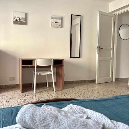 Lorenzo'S House Catania City Centre - Comfortable Large Apartment With 2 Bedrooms And 2 Baths, Close To Trains, Metro And Bus Station المظهر الخارجي الصورة