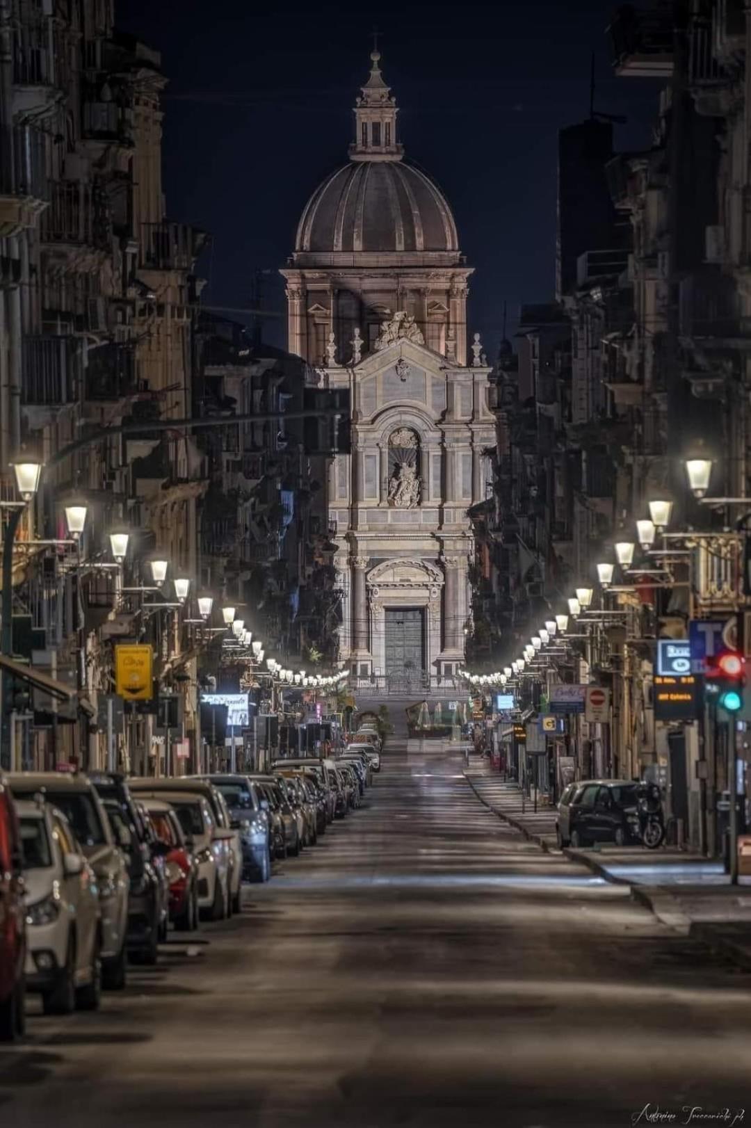 Lorenzo'S House Catania City Centre - Comfortable Large Apartment With 2 Bedrooms And 2 Baths, Close To Trains, Metro And Bus Station المظهر الخارجي الصورة
