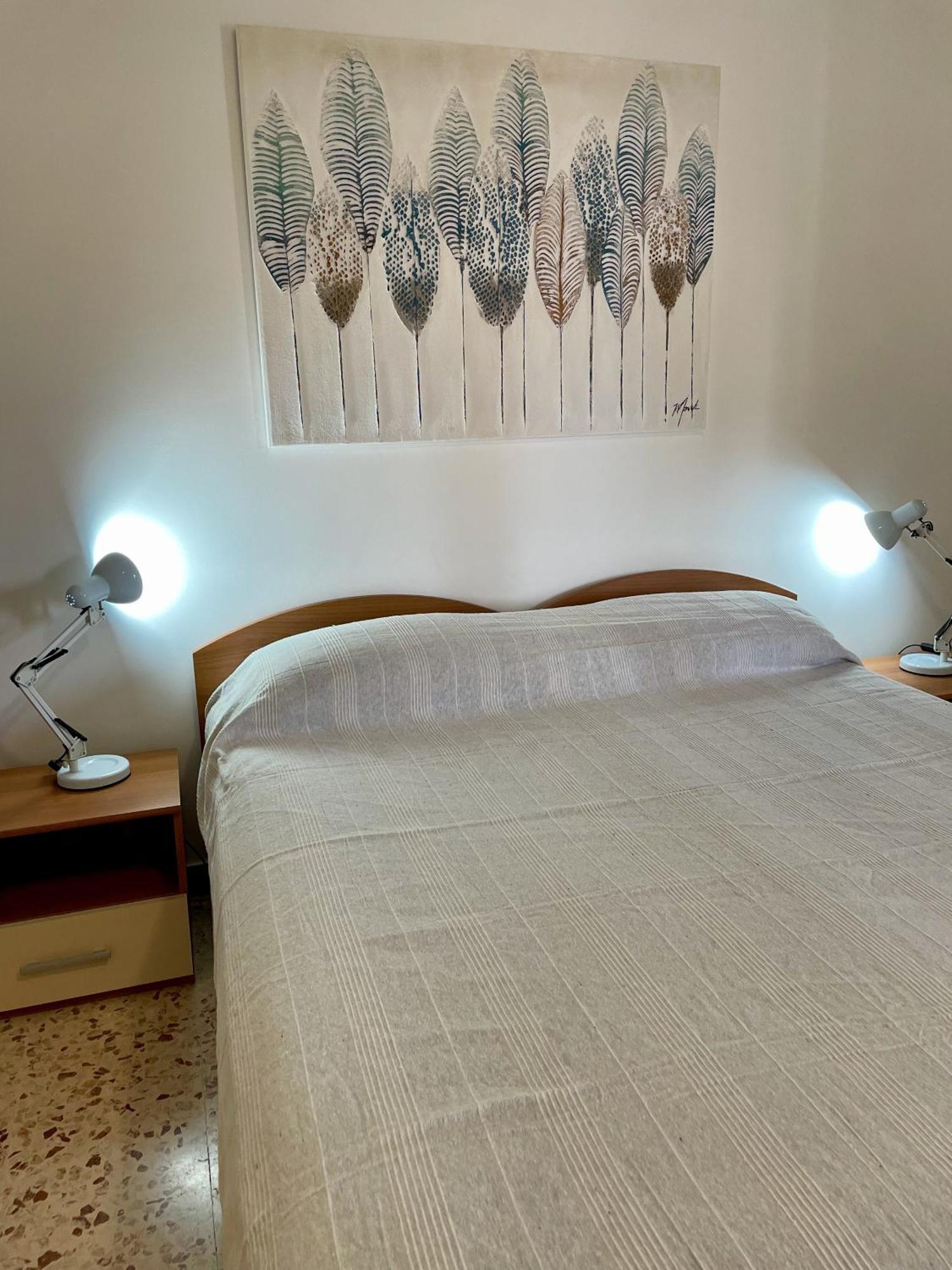 Lorenzo'S House Catania City Centre - Comfortable Large Apartment With 2 Bedrooms And 2 Baths, Close To Trains, Metro And Bus Station المظهر الخارجي الصورة