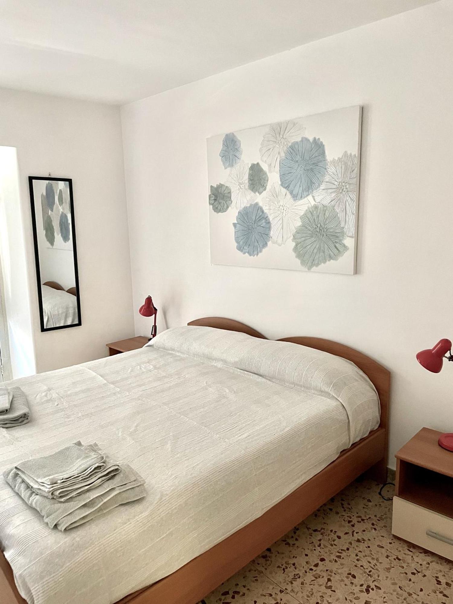 Lorenzo'S House Catania City Centre - Comfortable Large Apartment With 2 Bedrooms And 2 Baths, Close To Trains, Metro And Bus Station المظهر الخارجي الصورة